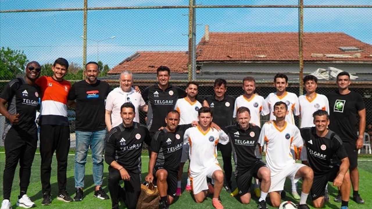 Emre Belözoğlu Spor Bilimleri Öğrencileriyle Futbol Oynadı