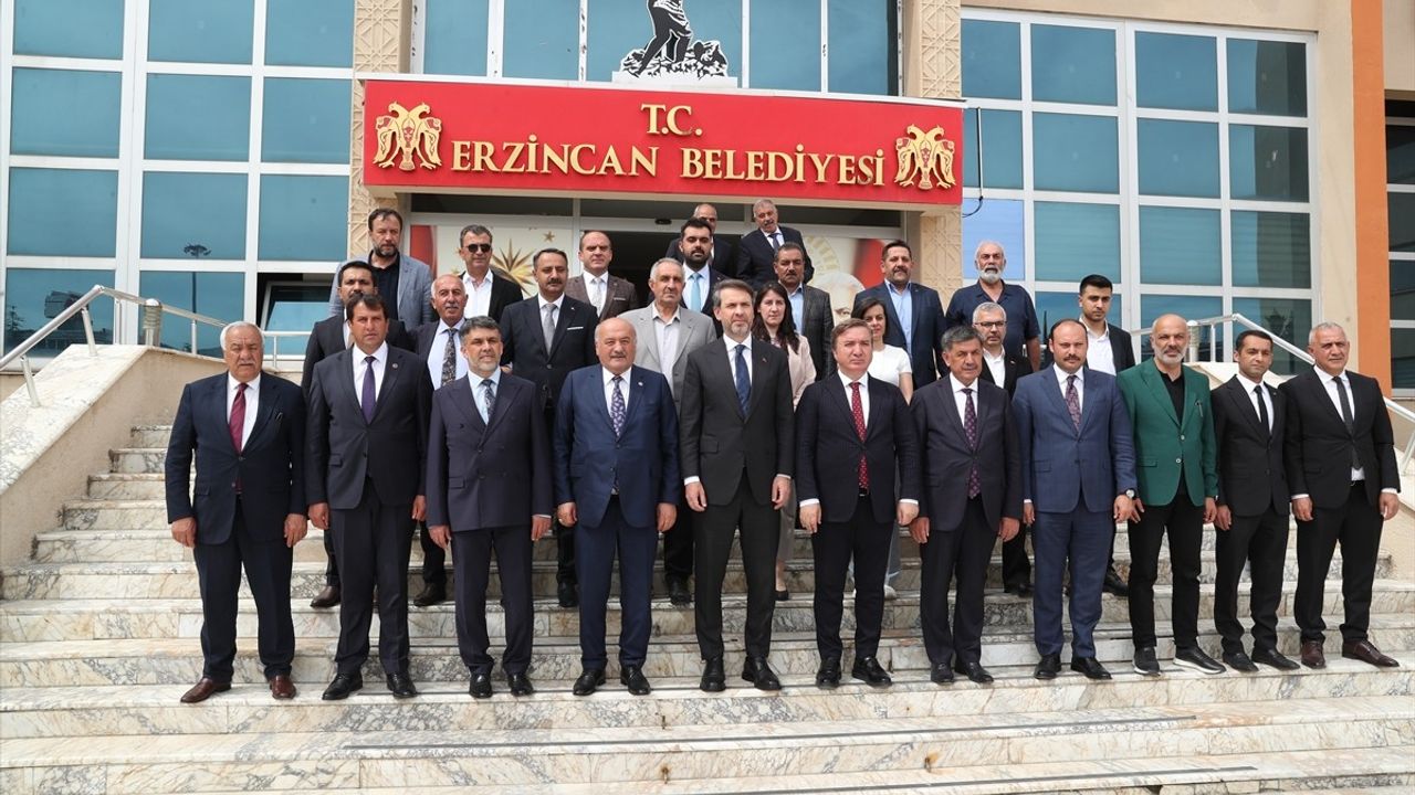 Enerji Bakanı Bayraktar, Türkiye'nin Enerjide Bağımsızlık Hedefini Vurguladı