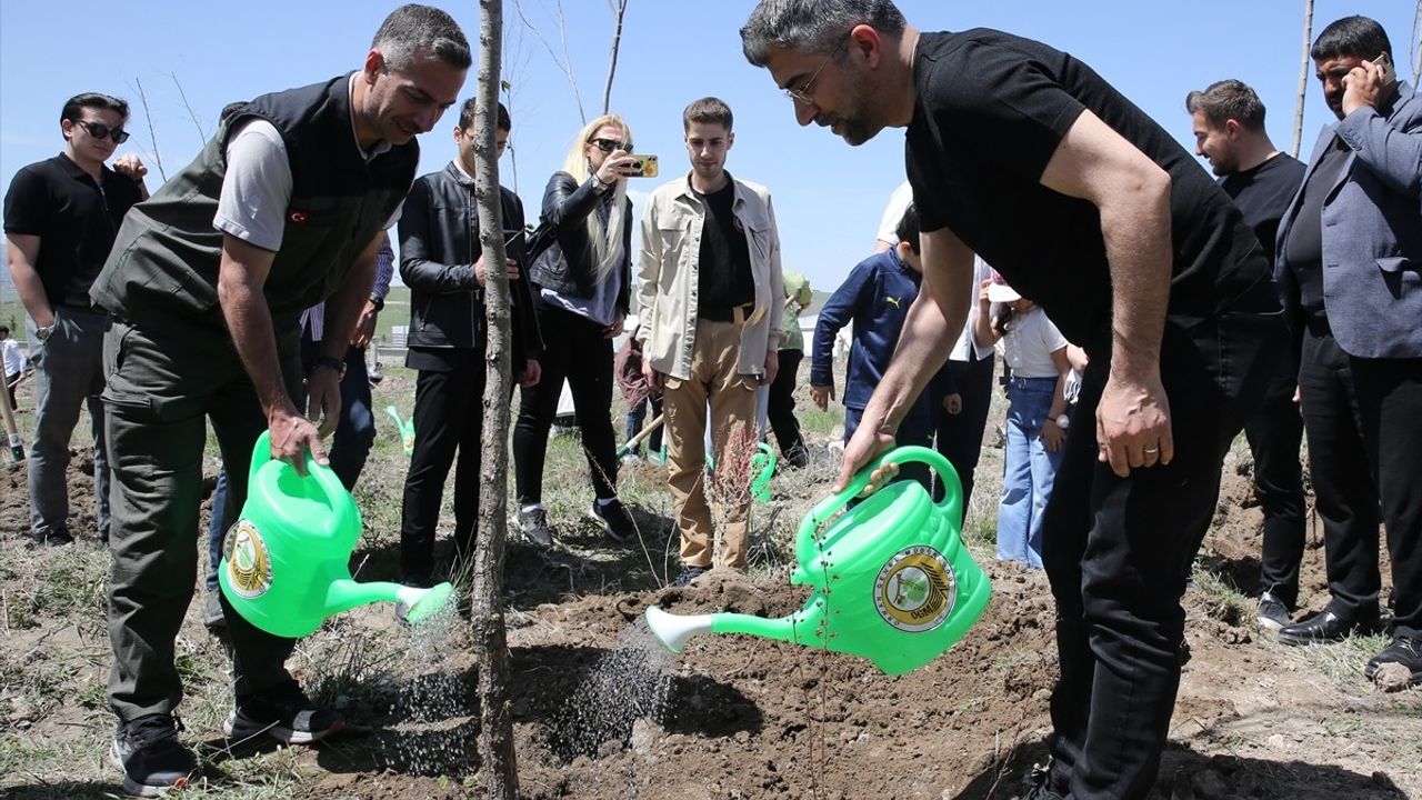 Erzurum'da Fidanlar Toprakla Buluştu
