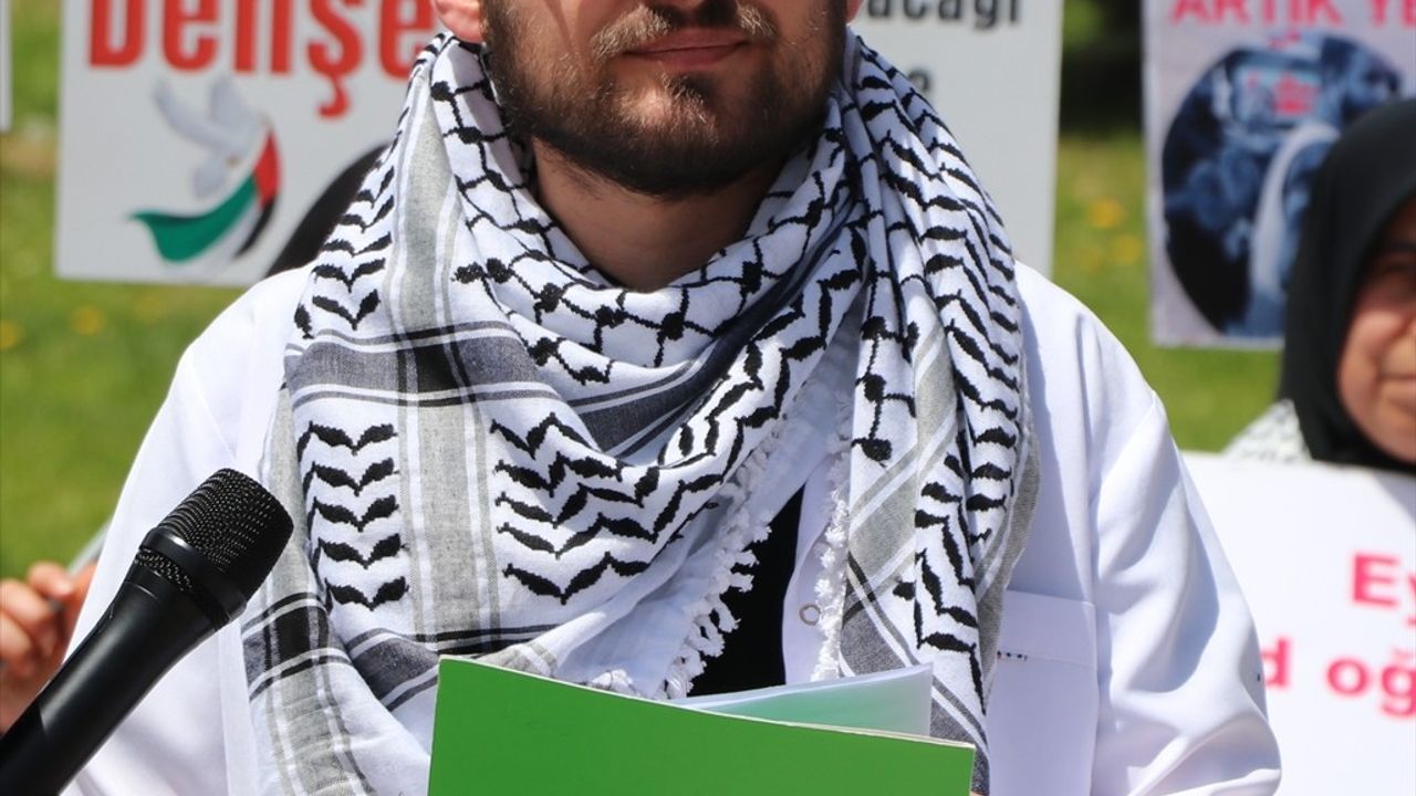 Erzurum'da Sağlıkçılar Gazze İçin Yürüyüş Düzenledi