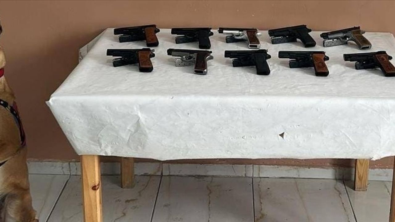 Erzurum'da Yapılan Operasyonda 10 Ruhsatsız Tabanca Ele Geçirildi