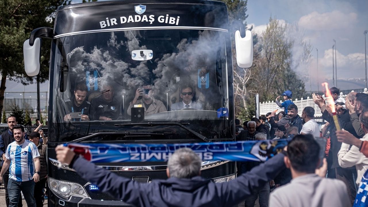 Erzurumspor FK, Taraftar Desteğiyle Ümraniyespor Maçına Hazırlanıyor