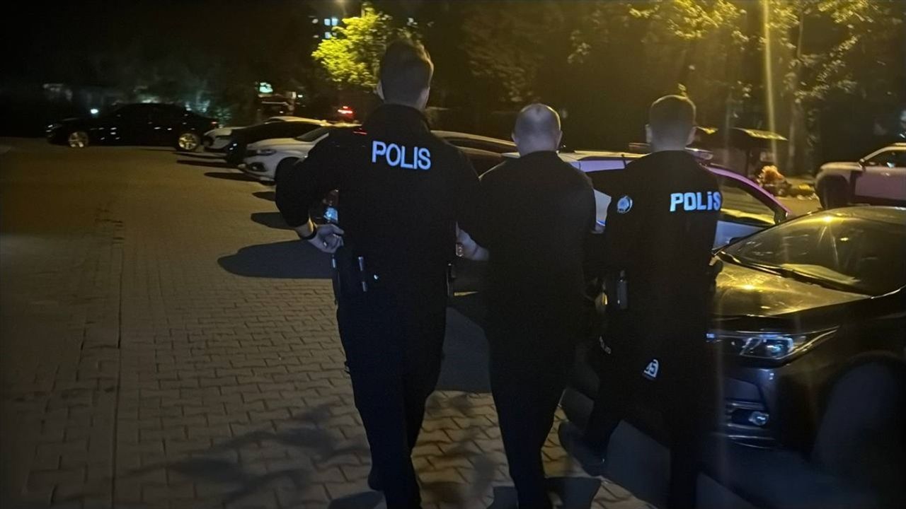 Esenyurt'ta Baba Oğlunu Vurarak Yaraladı