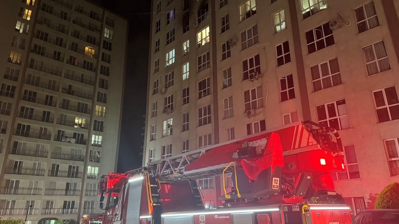 Esenyurt'ta Yangın: 8. Kattan Düşen Kadın Ağır Yaralandı