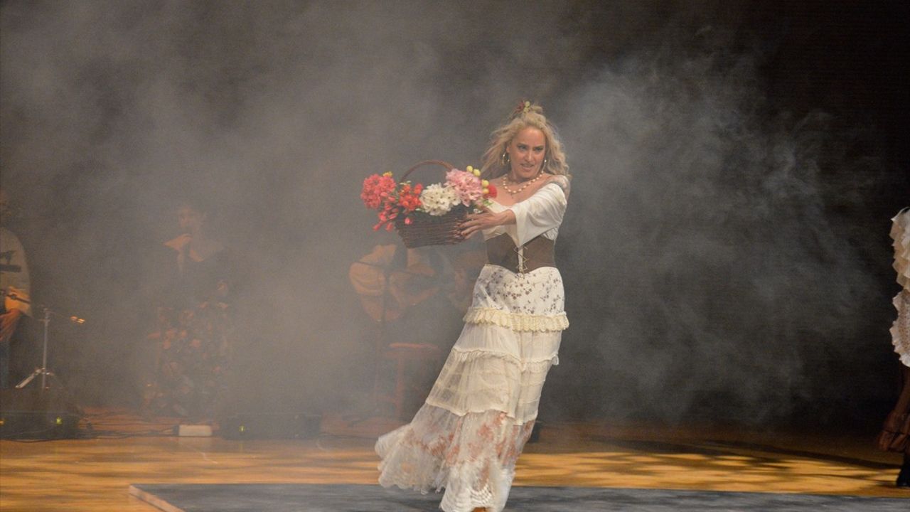 Falda Carmen Çıktı Müzikali Bursa'da Sahnelendi