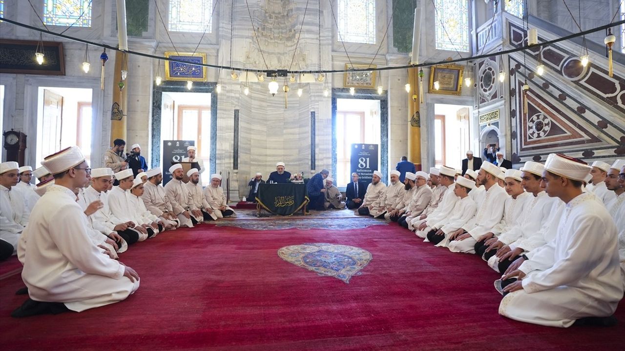 Fatih Camisi'nde 81 Hafız için İcazet Töreni