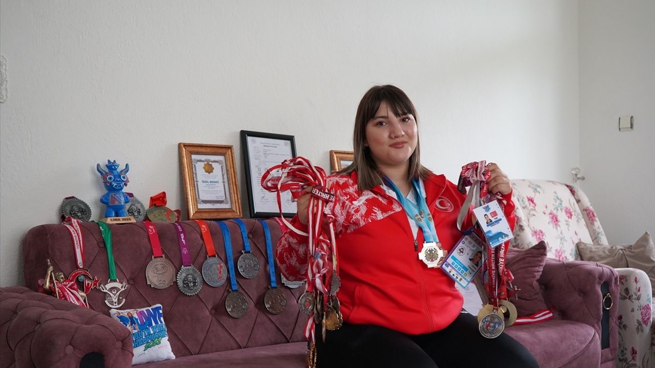 Fatmagül Çevik; Halterde Dünya Şampiyonu, Isparta'nın Gururu