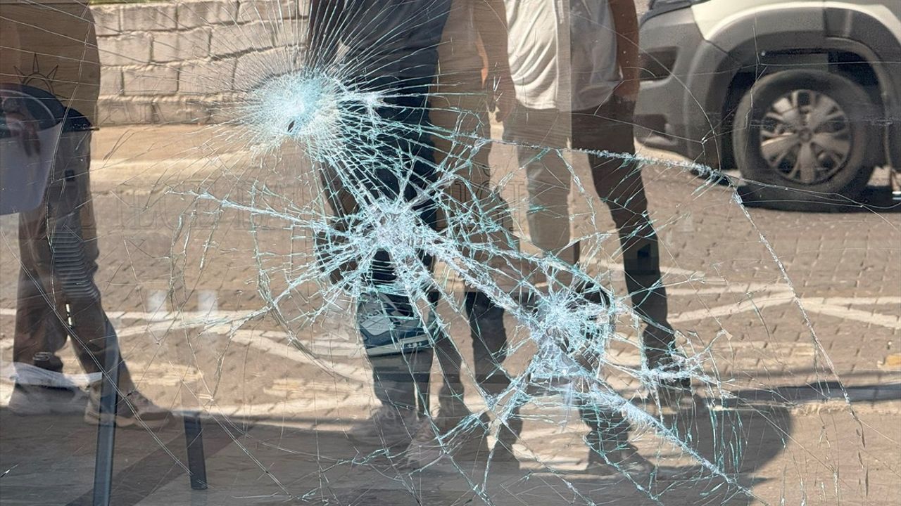 Fethiye'de AK Parti İlçe Başkanlığı'na Taşlı Saldırı