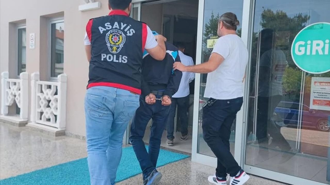 Fethiye'de AK Parti İlçe Başkanlığına Taşlı Saldırı: 1 Kişi Tutuklandı
