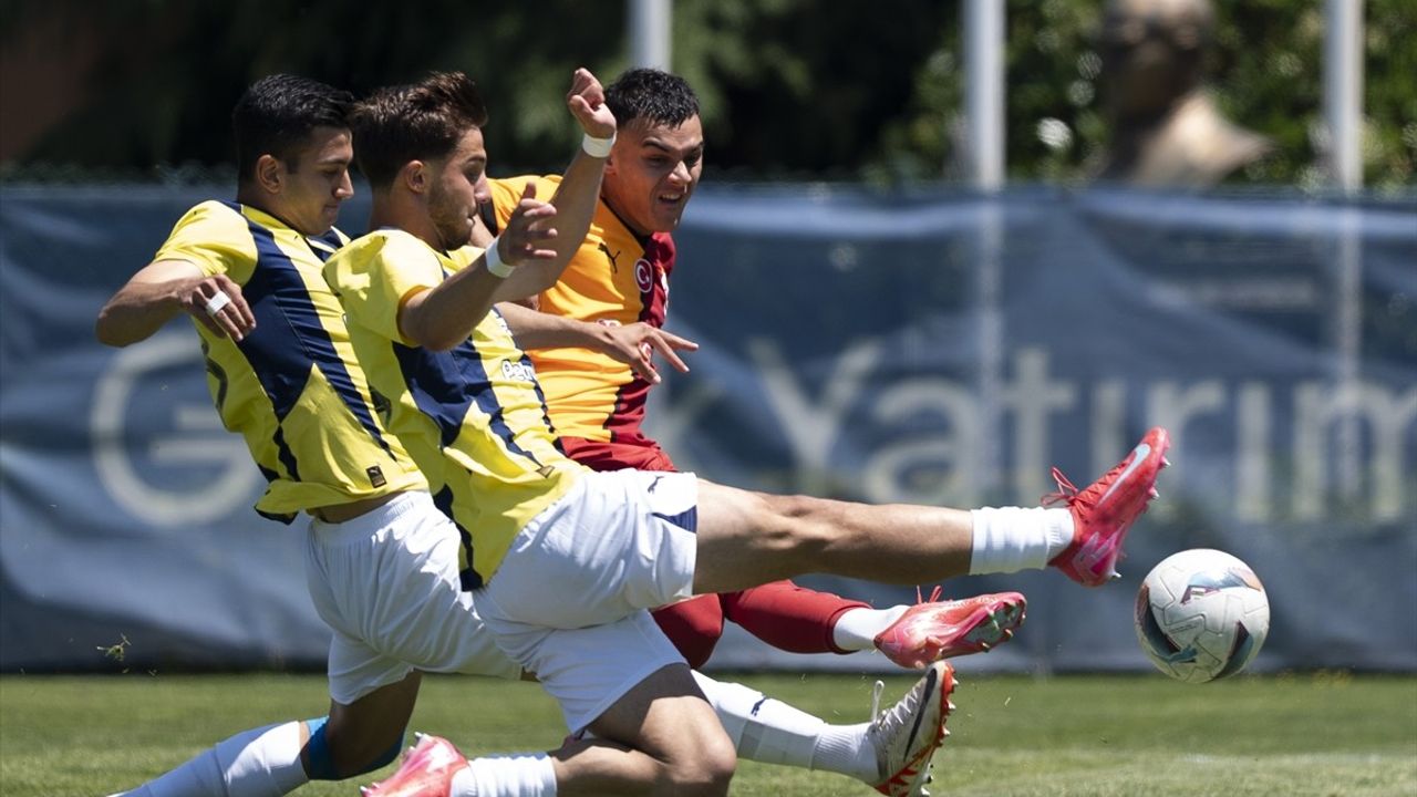 Futbol Rüzgarı: Fenerbahçe ve Galatasaray 2-2 Berabere Kaldı