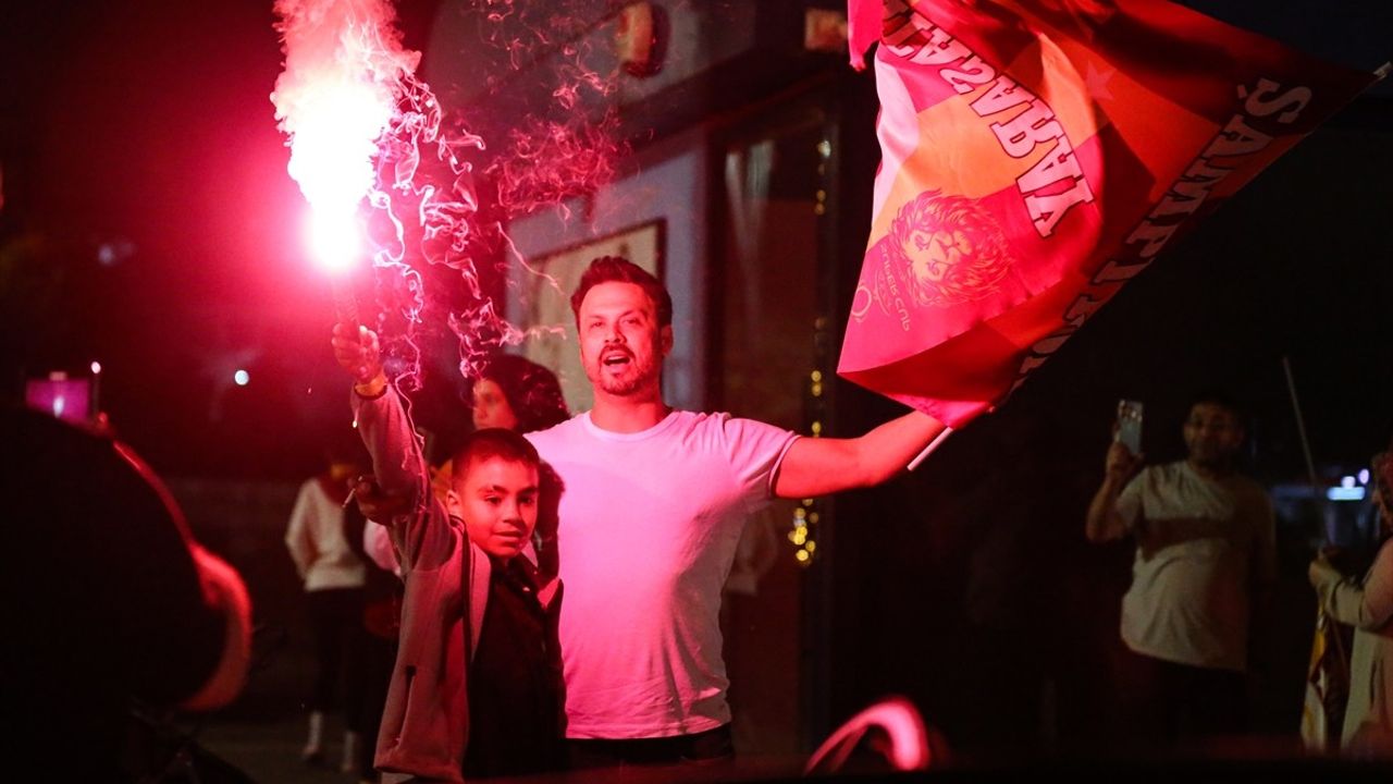 Galatasaray'ın Ziraat Türkiye Kupası Şampiyonluğu Adana ve Mersin'de Coşkuyla Kutlandı