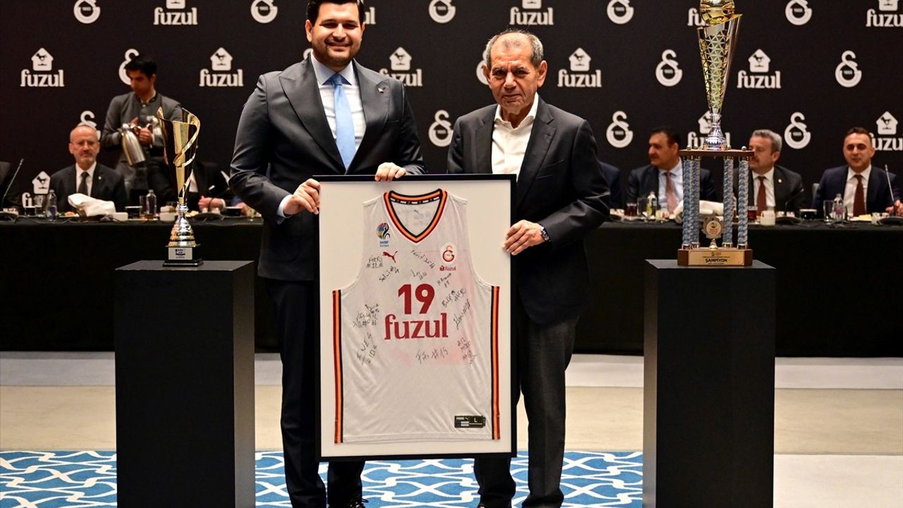 Galatasaray Kulübü'nde Tekerlekli Sandalye Basketbolu Başarıları Değerlendirildi
