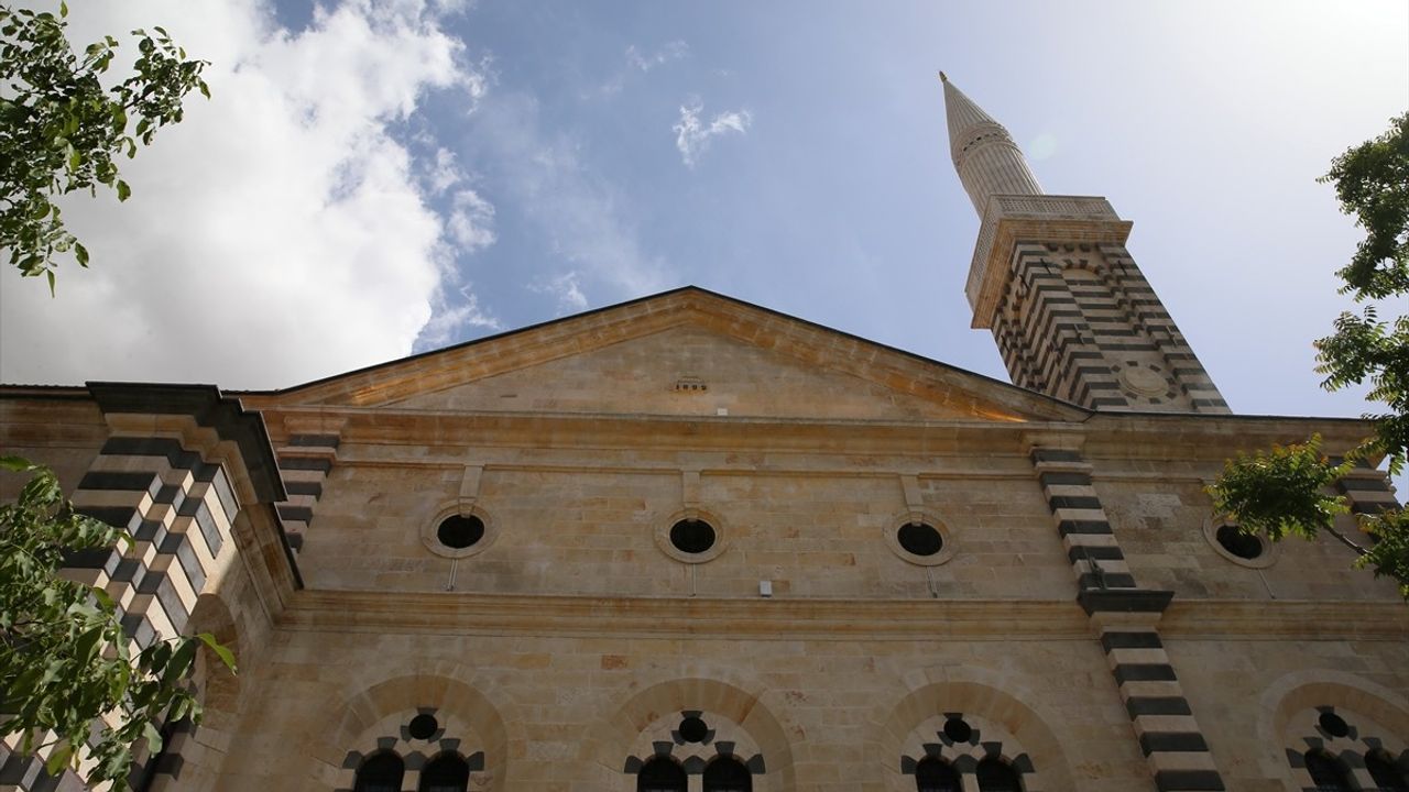 Gaziantep'te Kurtuluş Camisi Yeniden İbadete Açıldı