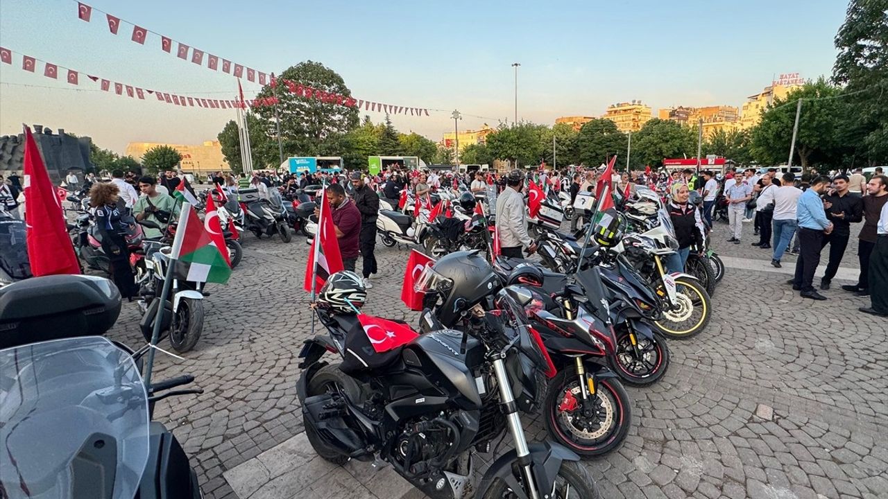 Gaziantep'te Motosikletli Protesto: İsrail'in Saldırıları Kınandı