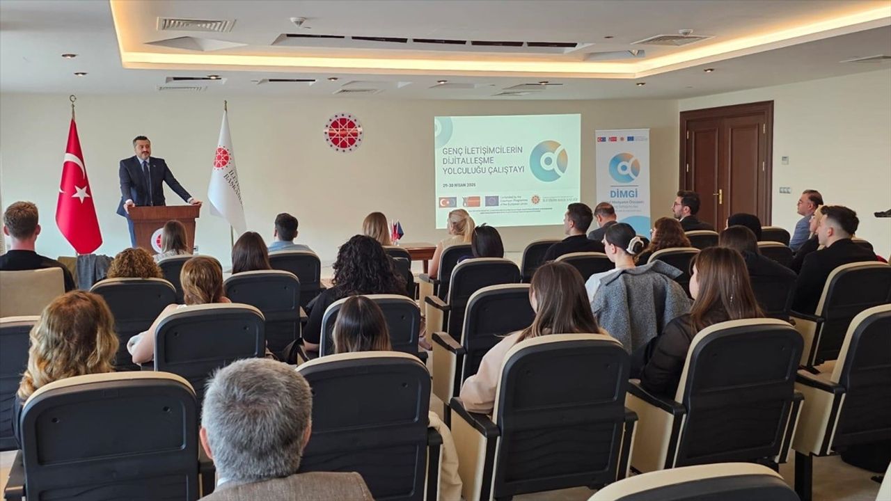 Genç İletişimciler İzmir'de Dijitalleşme Yolculuğunda Buluştu