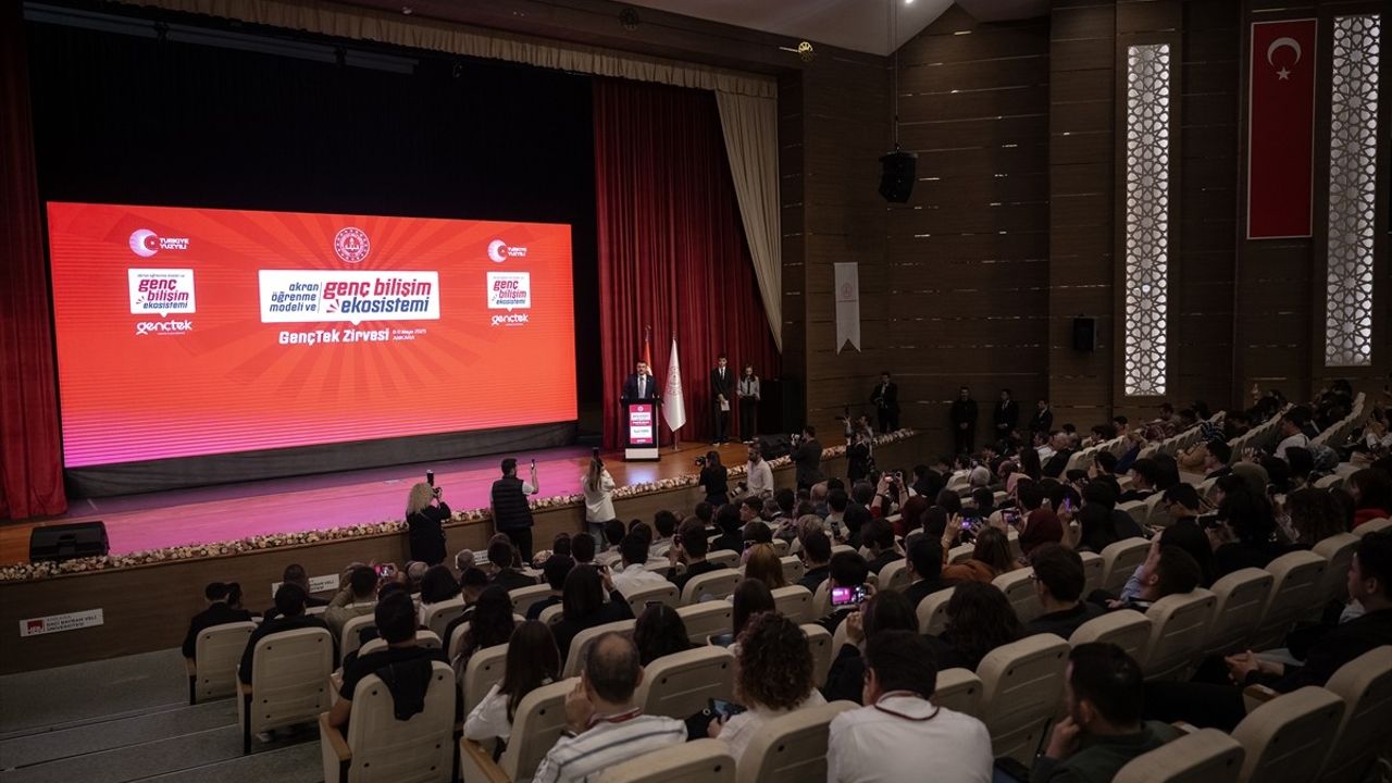 GençTek Zirvesi'nde Eğitimde Dönüşüm Vurgusu