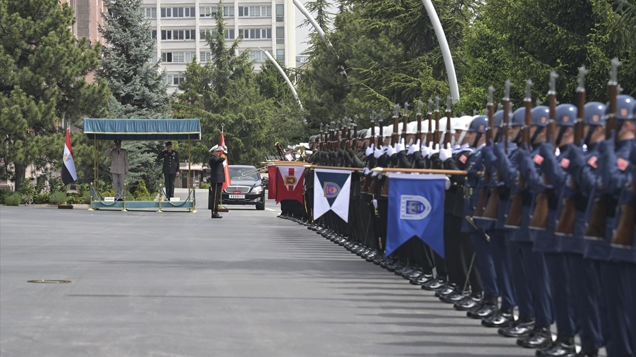Genelkurmay Başkanı Gürak, Mısır Genelkurmay Başkanı Halife ile Görüştü