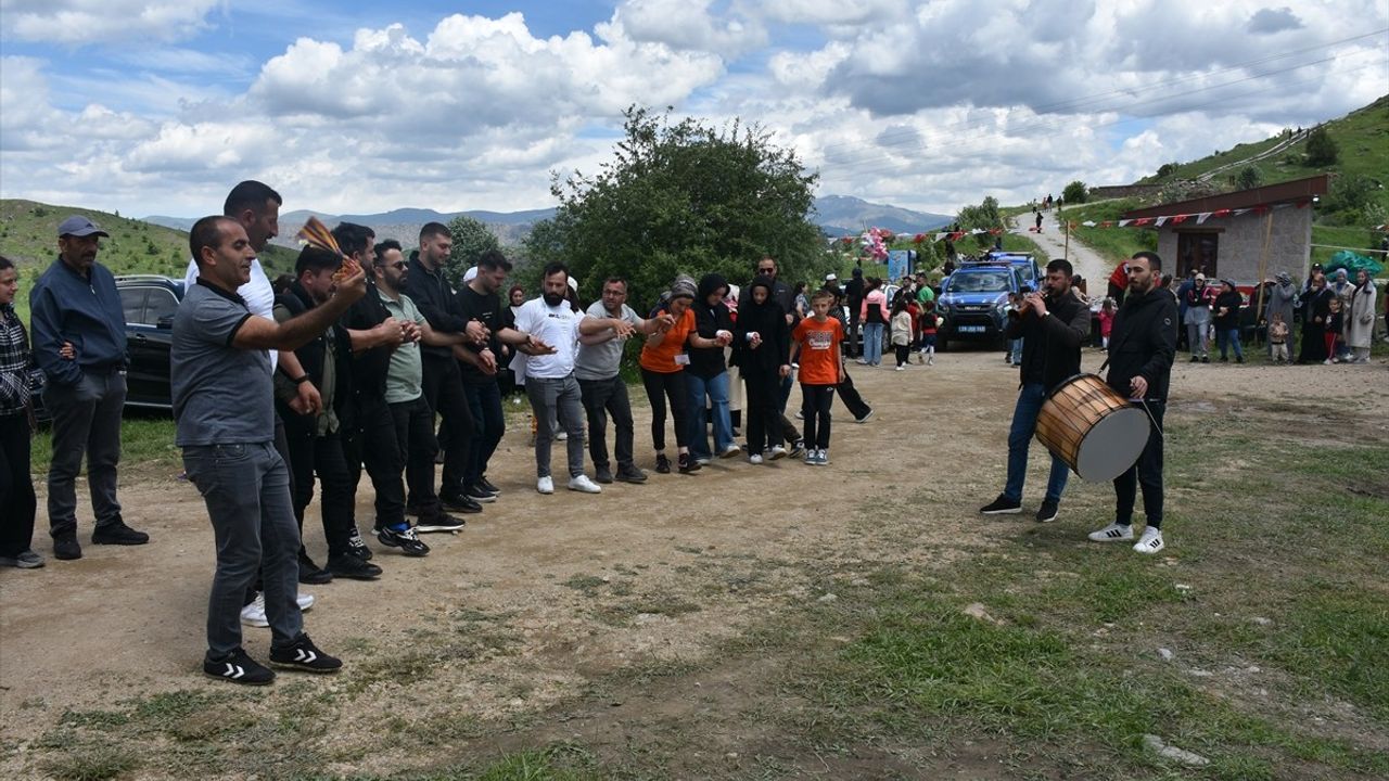 Gümüşhane'de Kov Kalesi Şenliği Coşkusu