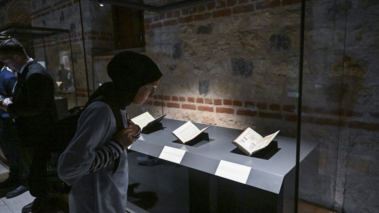 Hac Yolculuğunun Yazılı Hafızası Sergisi Rami Kütüphanesi'nde Açıldı