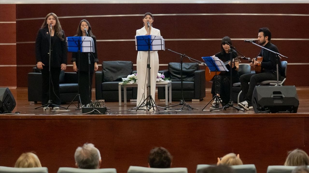 Hacettepe Üniversitesinde 'Anneyle Güçlü Aile' Paneli Düzenlendi