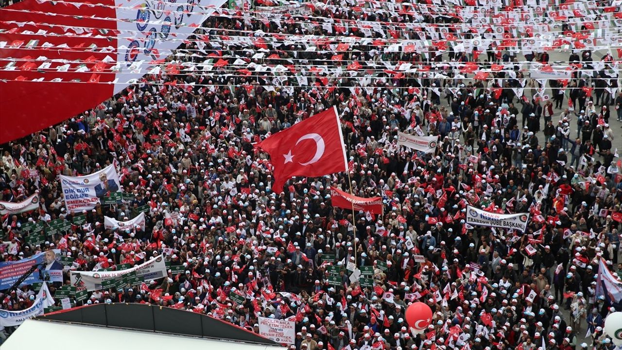 HAK-İŞ, 1 Mayıs Emek ve Dayanışma Günü'nü Rize'de Kutladı