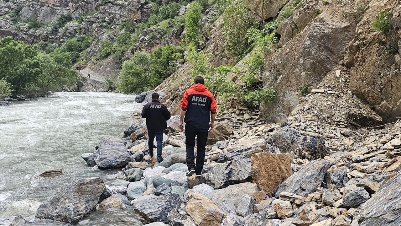 Hakkari'de Kaybolan Genç İçin Arama Çalışmaları Devam Ediyor
