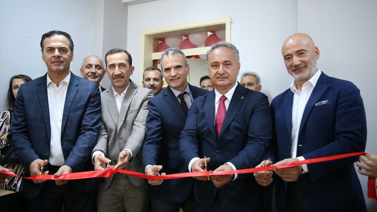 Hatay'da Depremlerden Etkilenen Öğrenciler İçin Kütüphane Açıldı