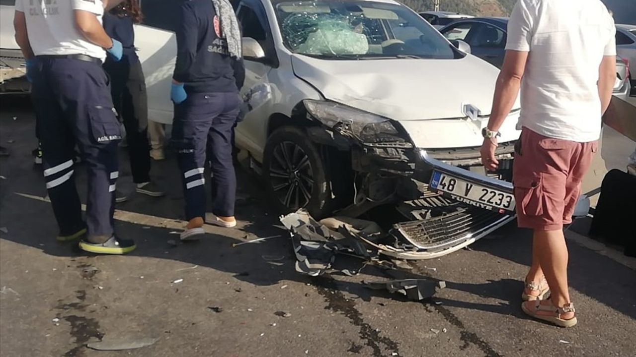 Hatay'da Zincirleme Trafik Kazası: 3 Yaralı