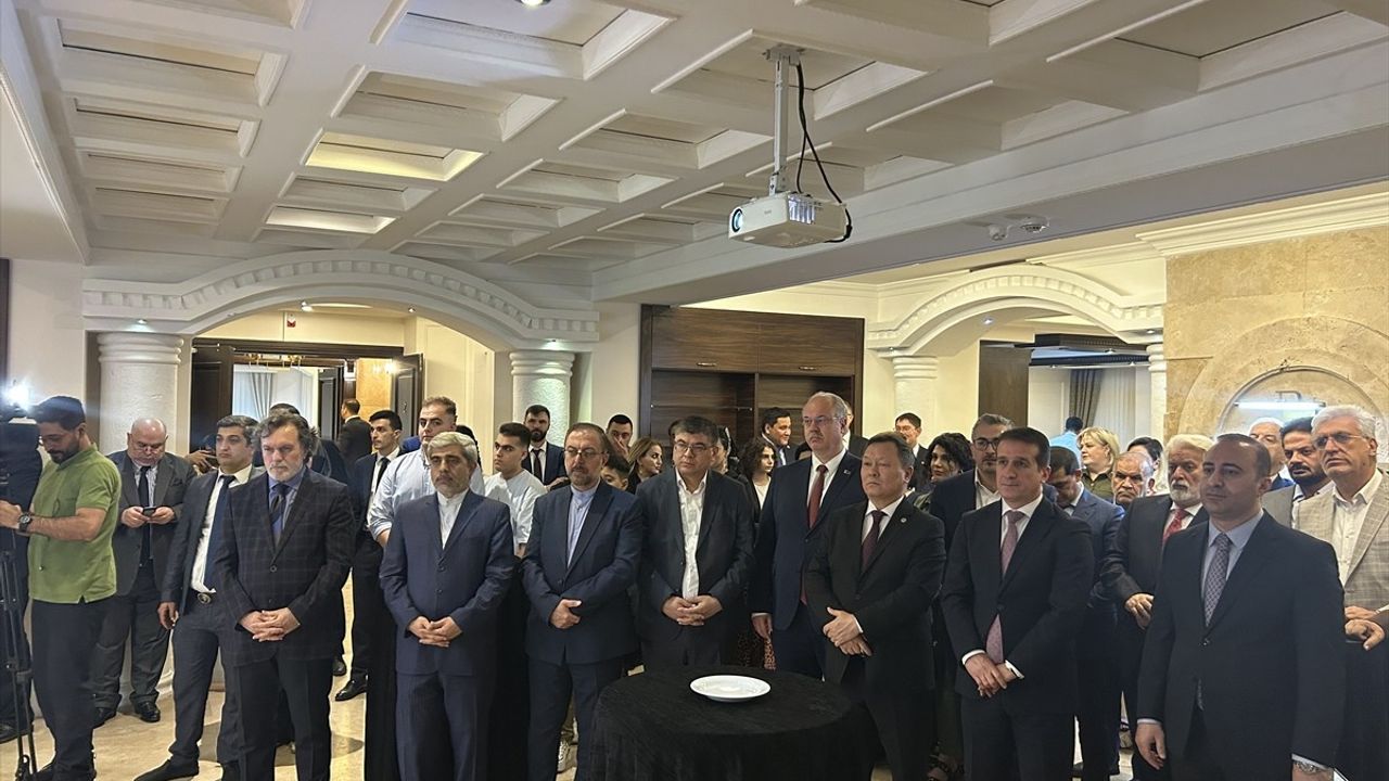 Haydar Aliyev'in Anısı Tahran'da Yaşatıldı