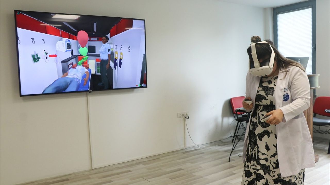 Hekim Adayları Simülasyon Merkezinde Mesleki Tecrübe Ediniyor