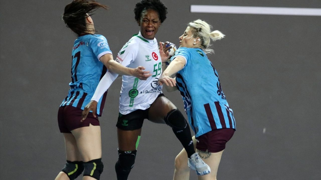 Hentbol Kadınlar Süper Lig Play-off'unda Ortahisar Belediyespor Galip Geldi
