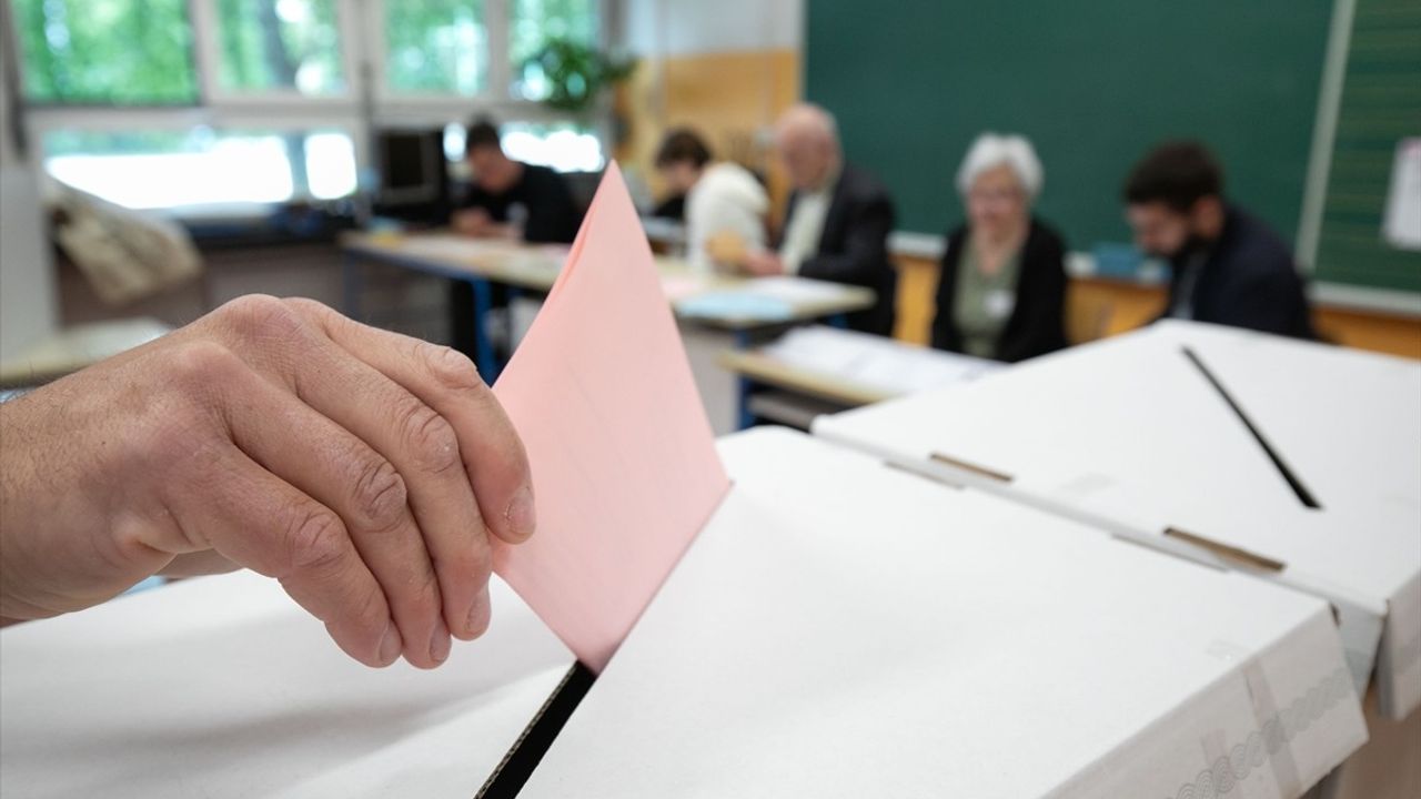 Hırvatistan Yerel Seçimlerinde Seçmenler Sandık Başında