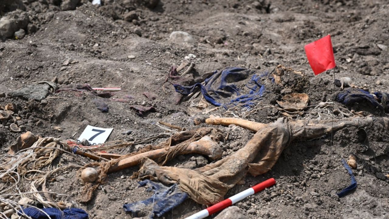 Hocalı ve Şuşa'da Toplu Mezarlar Bulundu