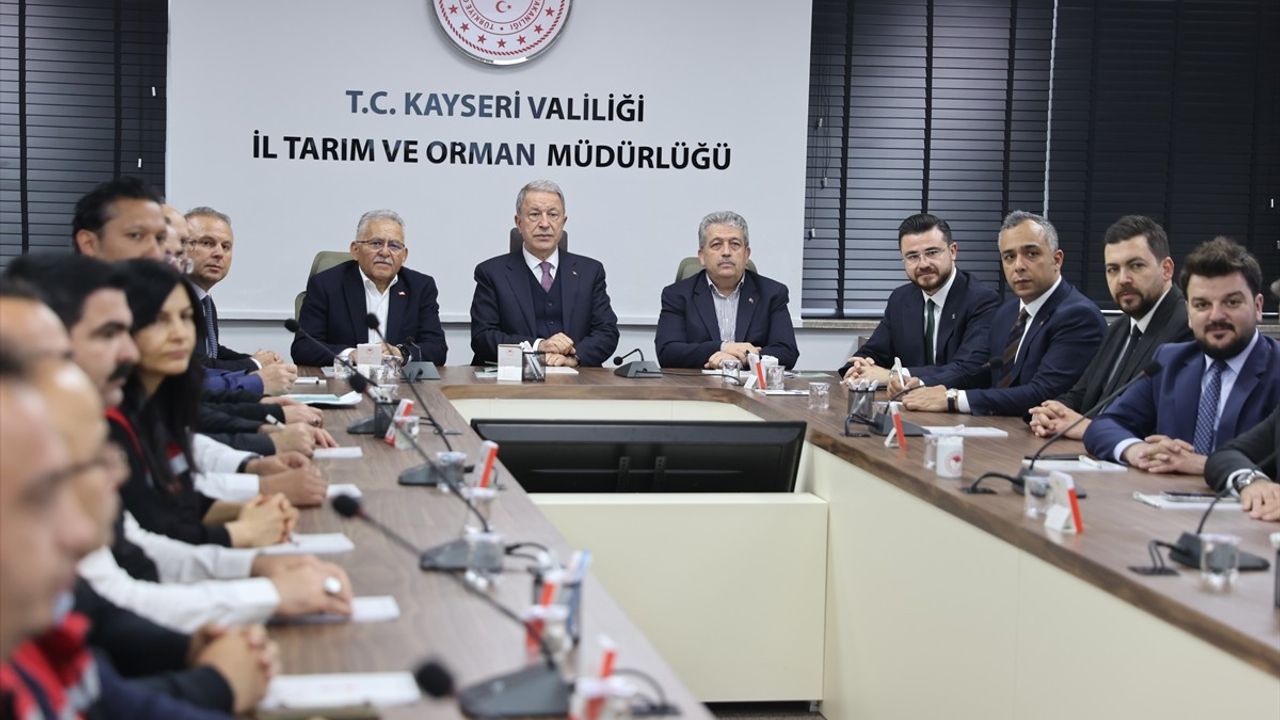 Hulusi Akar'dan Kayseri'de Terörsüz Türkiye Vurgusu