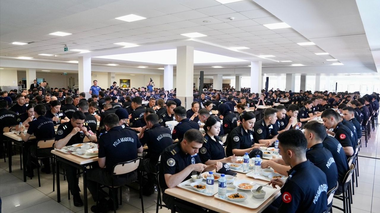 İçişleri Bakanı Yerlikaya, Polis Akademisi'ni Ziyaret Etti