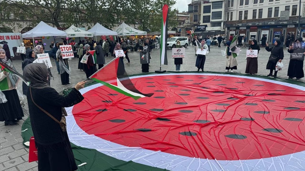 İHH Kadın Birimi'nden Gazze'ye Destek Gösterisi