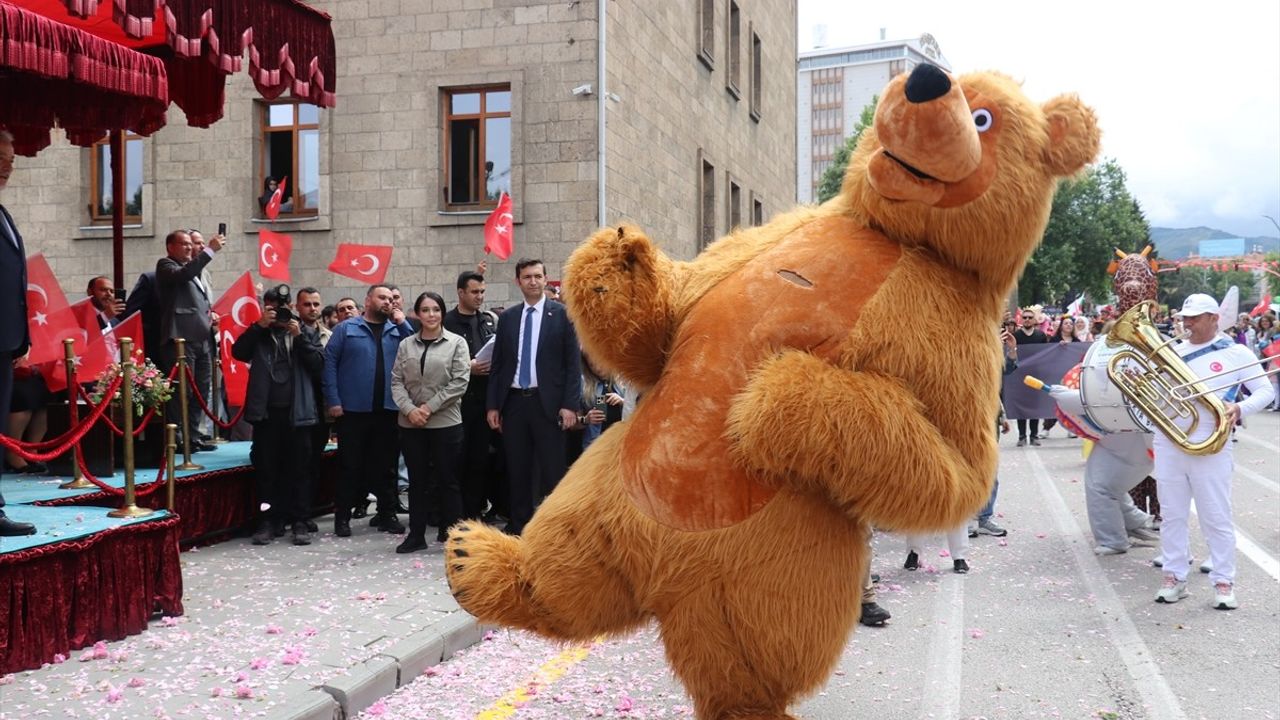 Isparta'da 2025 Uluslararası Gül Festivali Coşkuyla Açıldı