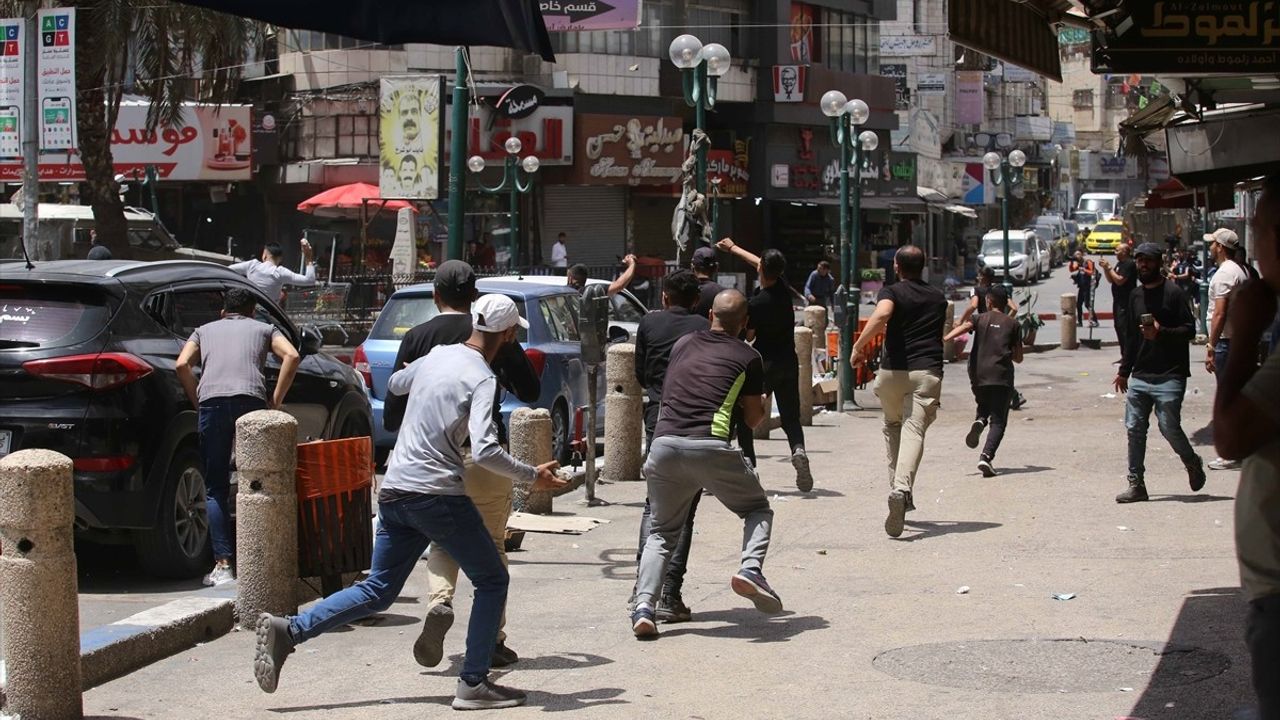 İsrail Ordusunun Nablus Baskınında 4 Filistinli Yaralandı