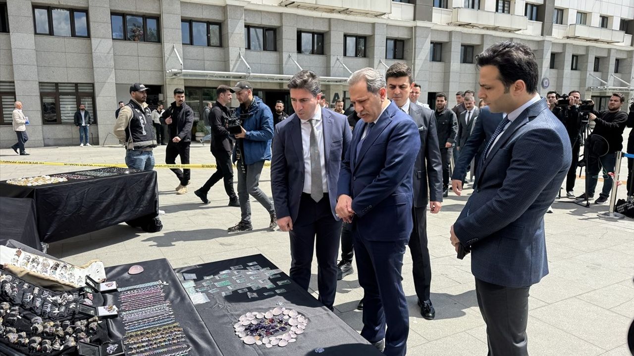 İstanbul'da 151 Kilogramlık Değerli Taş Operasyonu