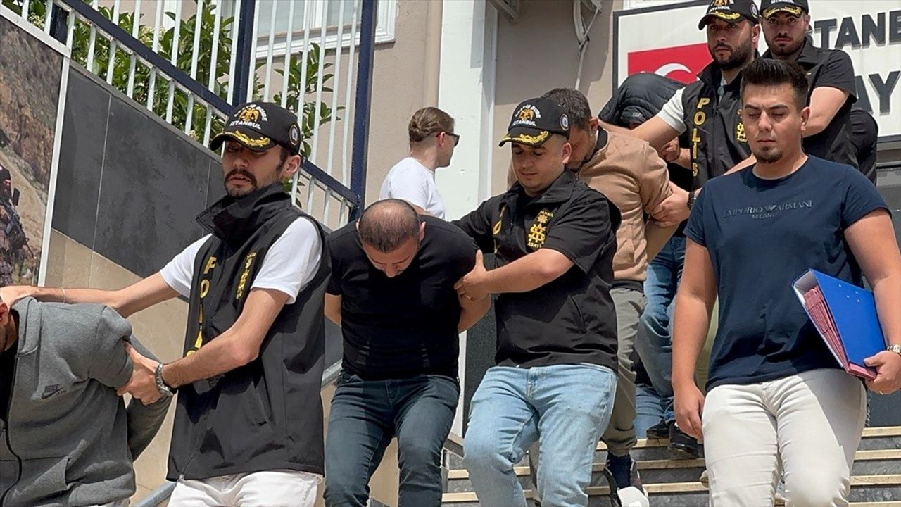 İstanbul'da Fuhuş Operasyonu: 8 Şüpheli Tutuklandı, 4 Kadın Kurtarıldı