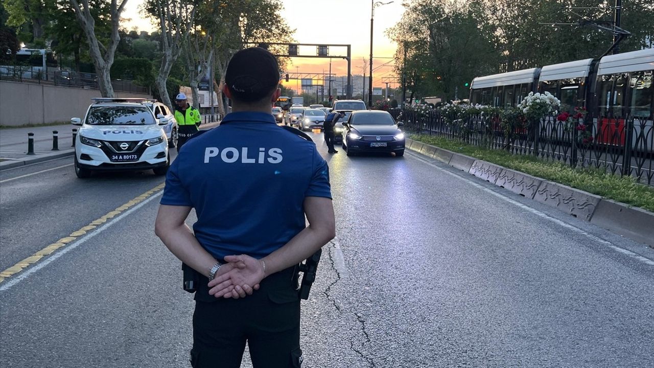 İstanbul'da Huzur Uygulaması: Polisten Helikopter Destekli Denetim