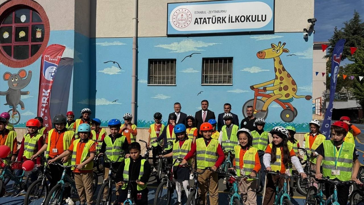 İstanbul'da Öğrencilerle Bisiklet Keyfi