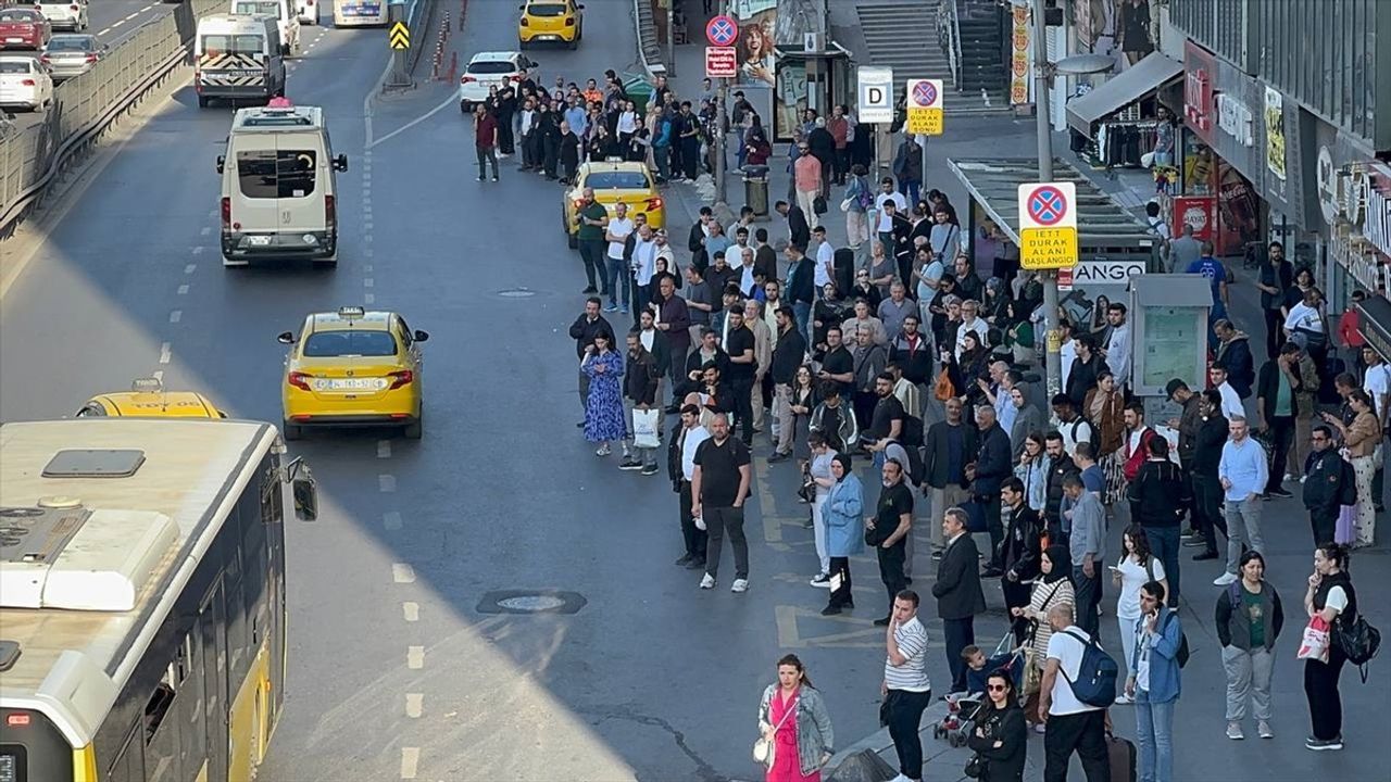 İstanbul'da Özel Halk Otobüsü Şoförleri Kontak Kapattı