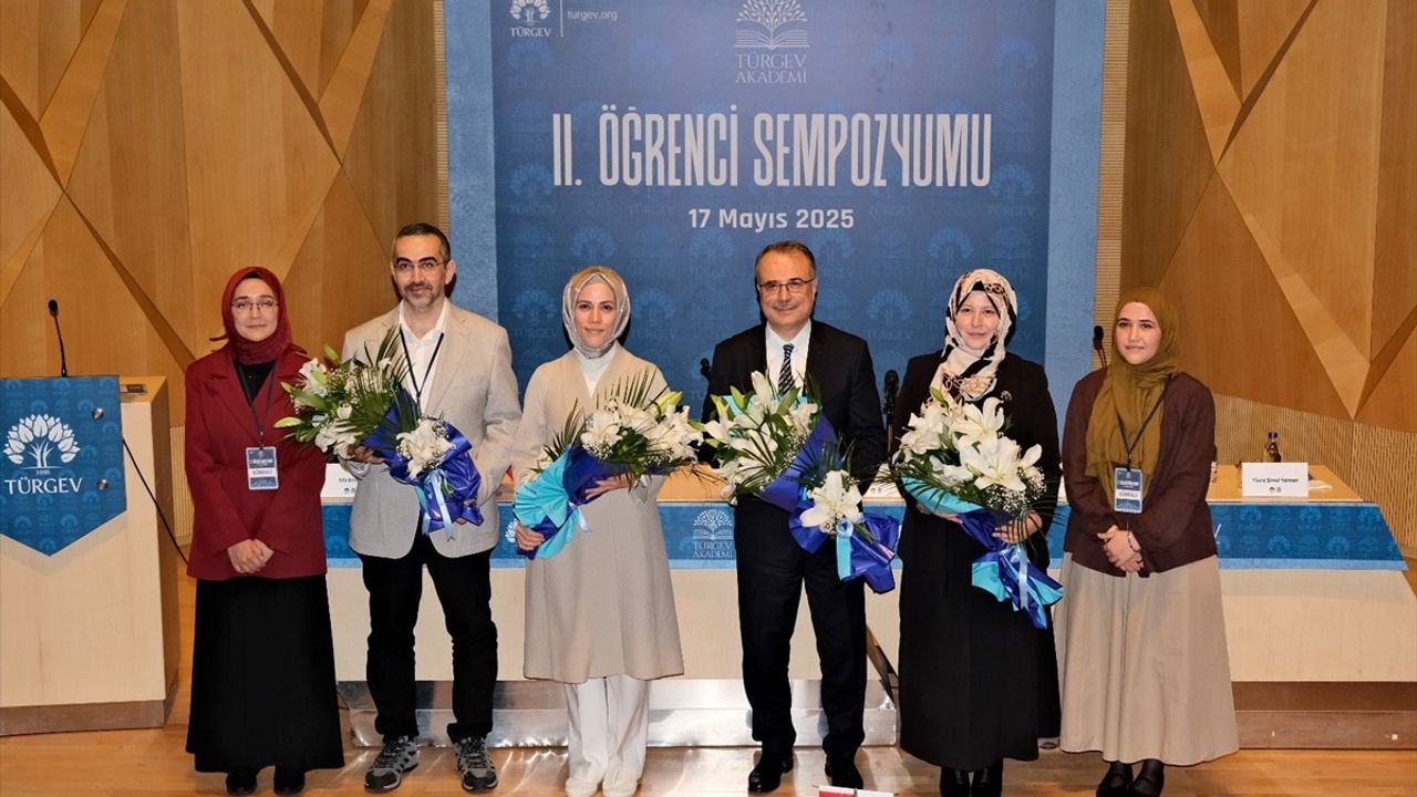 İstanbul'da TÜRGEV Akademi II. Öğrenci Sempozyumu Gerçekleşti