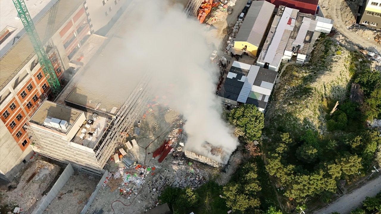İstanbul Üniversitesi-Cerrahpaşa'da Yangın Söndürüldü