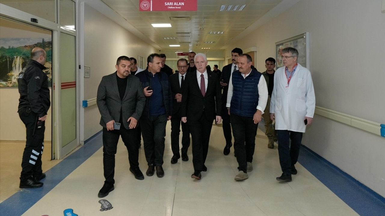 İstanbul Valisi Davut Gül, Metrobüs Kazası Sonrası Yaralıları Ziyaret Etti