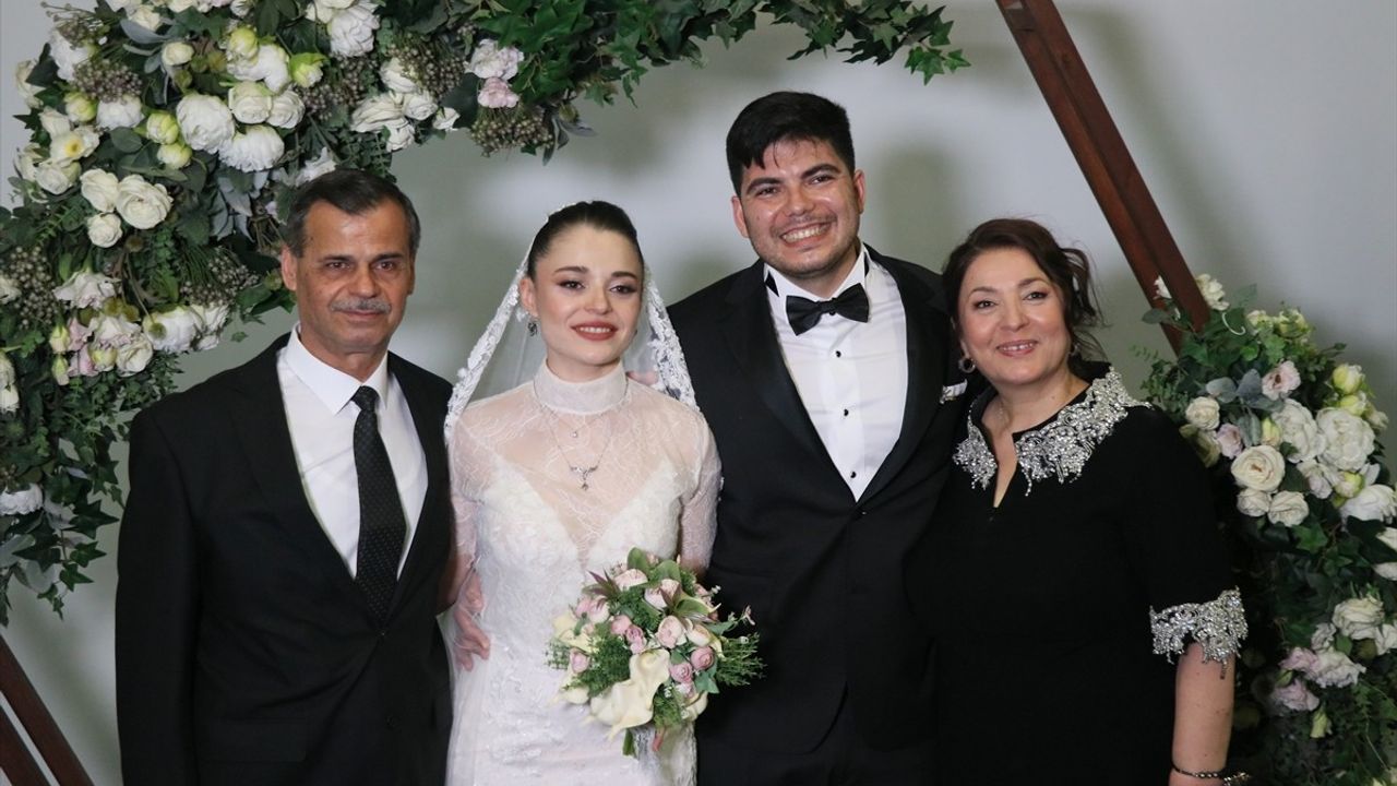 İzmir'de 25 Mayıs 2025 İçin Nikah Yoğunluğu