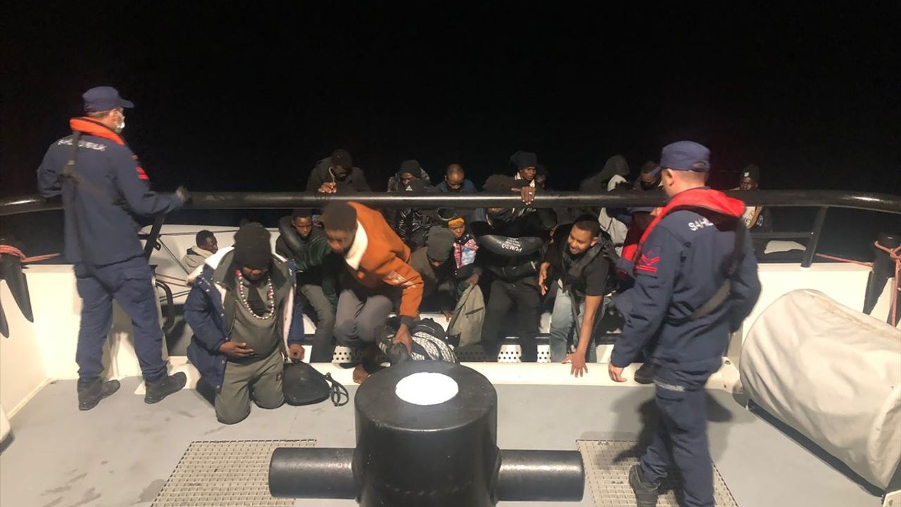 İzmir'de Düzensiz Göçmen Operasyonu: 28 Kişi Yakalandı