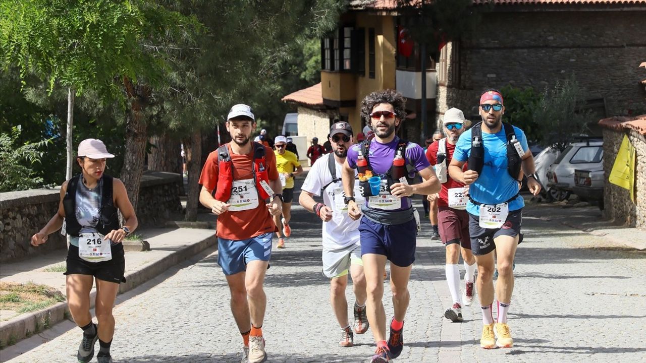 İzmir'de Efeler Yolu Ultra Trail Koşusu Başladı