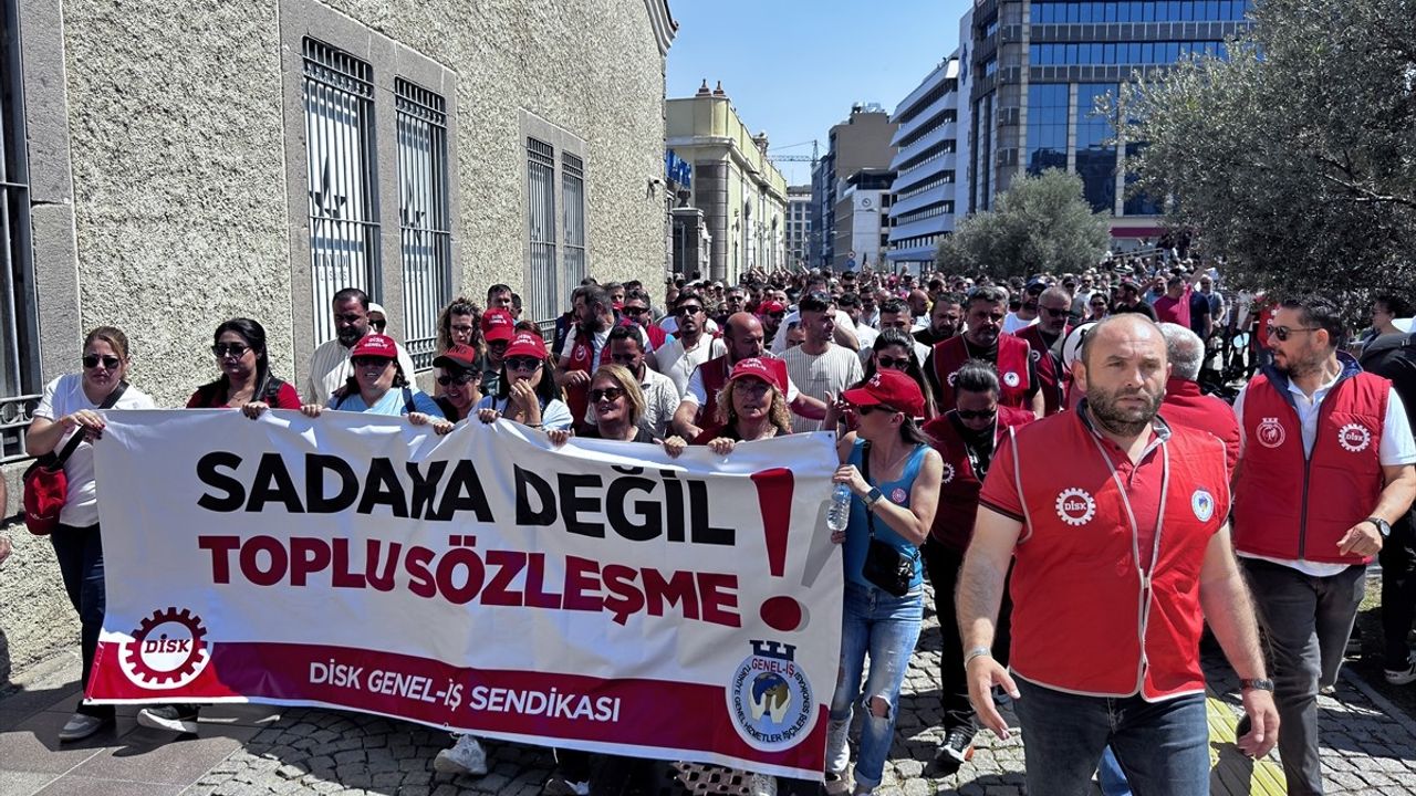 İzmir'de Grev: Sendikacılar Sorumluluğu Başkan ve Bürokratlara Yükledi